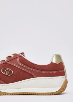 Sneakers in suede