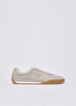 Sneakers in suede