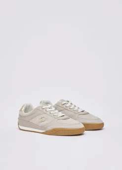 Sneakers in suede