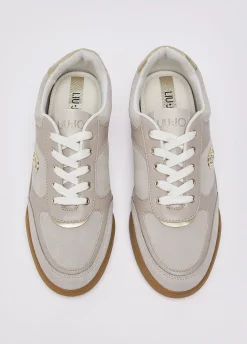 Sneakers in suede