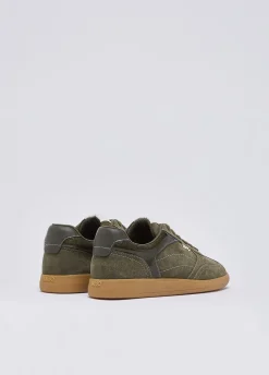 Sneakers in suede