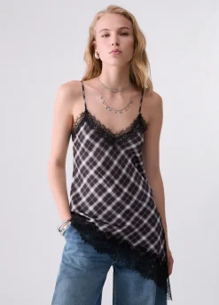 Top con dettaglio pizzo