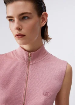 Top con mezza zip