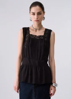 Top con pizzo