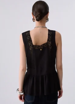 Top con pizzo
