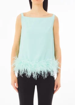 Top elegante con piume