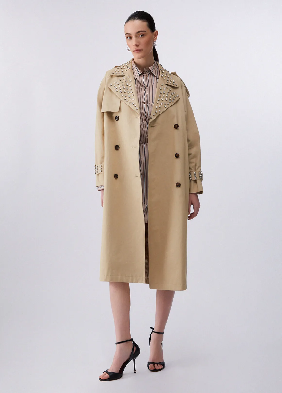 Trench con ricami gioiello