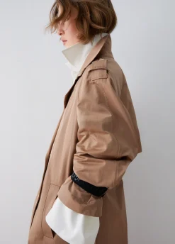 Trench lungo con cintura