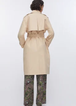 Trench lungo con foulard