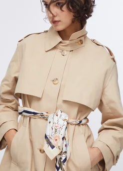 Trench lungo con foulard