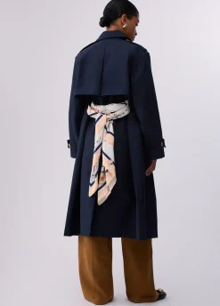 Trench lungo con foulard