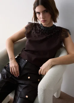 T-shirt con pizzo e strass