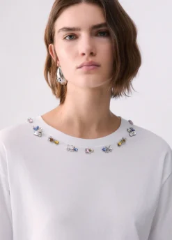 T-shirt con ricami gioiello