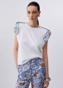 T-shirt con spalline imbottite