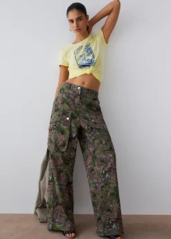 T-shirt con stampa e applicazioni