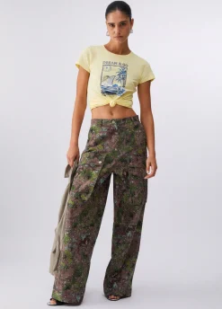 T-shirt con stampa e applicazioni