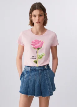 T-shirt con stampa e applicazioni
