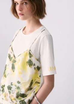T-shirt con top in raso