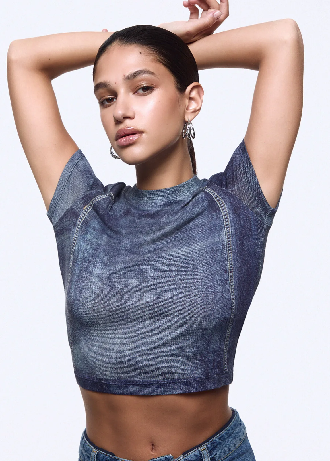 T-shirt cropped effetto denim