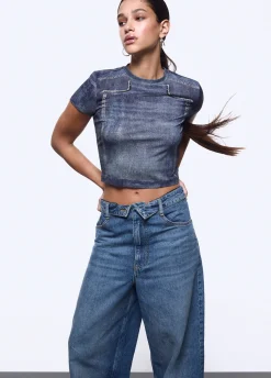 T-shirt cropped effetto denim